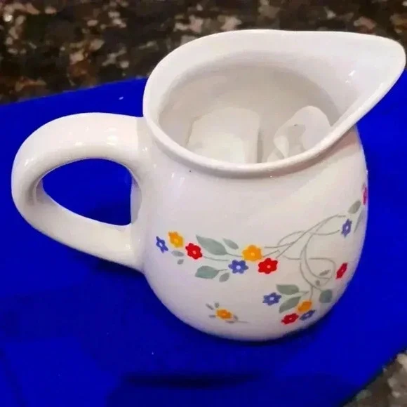 A beautiful flower glass tea cup - Picture 5 of 6